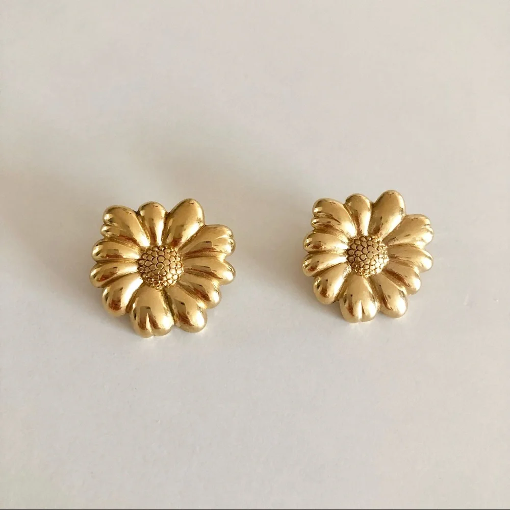 Vintage Gold Floral Daisy Earrings